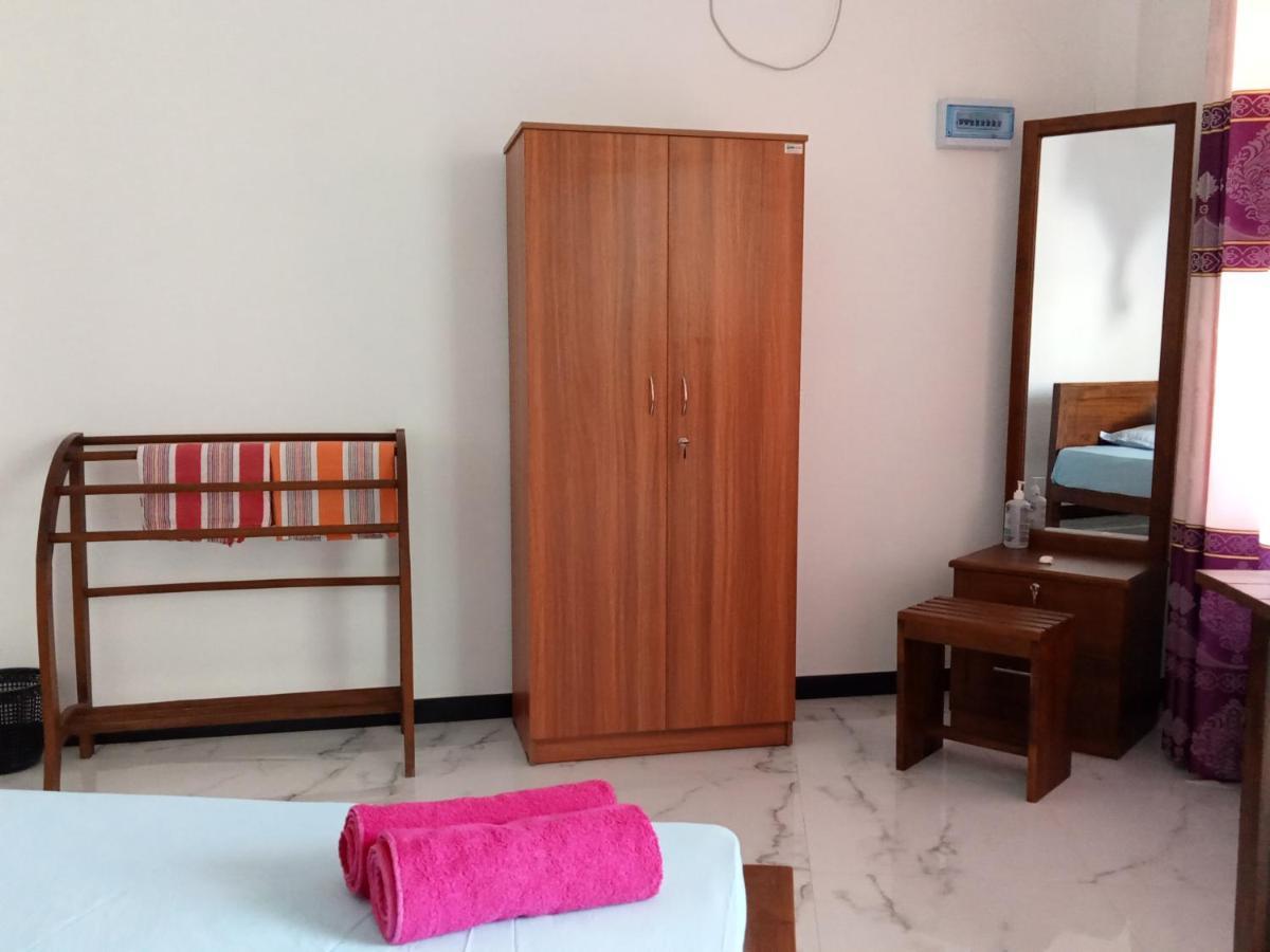 Pearl Holiday Inn Мириса Екстериор снимка