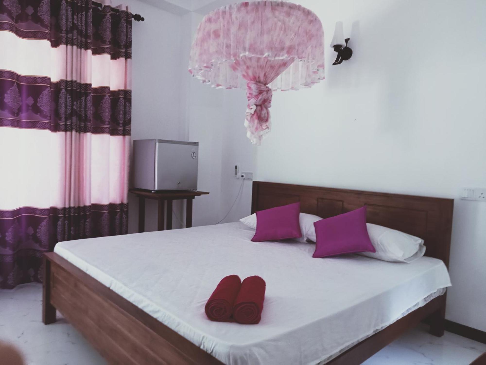 Pearl Holiday Inn Мириса Стая снимка