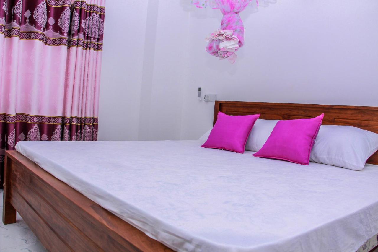 Pearl Holiday Inn Мириса Екстериор снимка